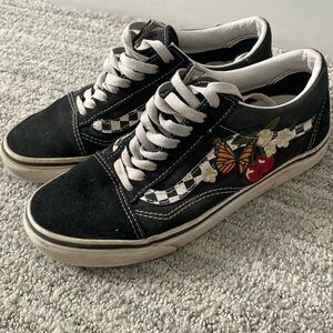 Women’s old school cherry butterfly vans size 8